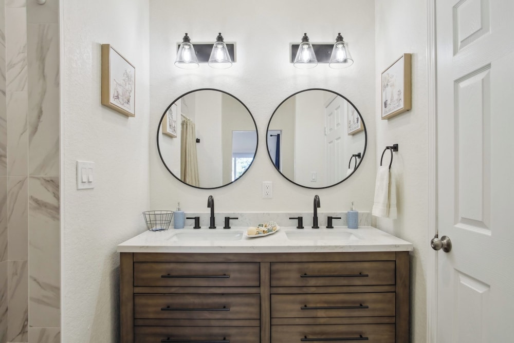 Blissful 5br/3ba Haven Near Riverwalk & Downtown!