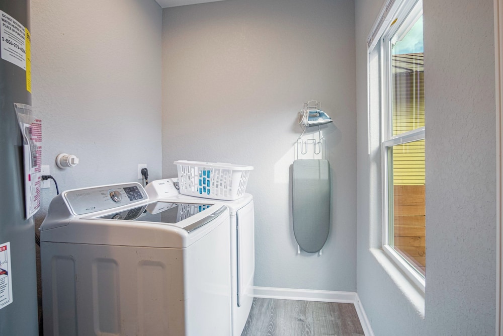 Lovely & Charming 4br/2.5ba Near Downtown's Prime