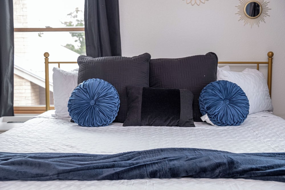 Stylish Stay With Unforgettable Downtown Views!