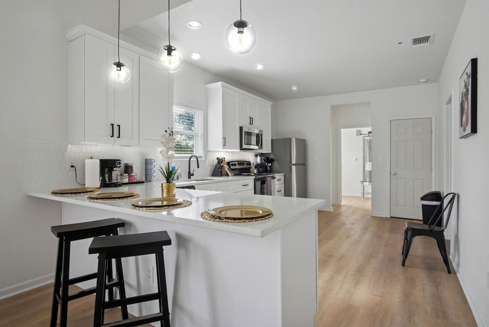 Peaceful Stays With Easy Access to Downtown