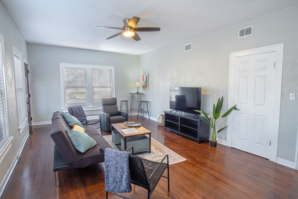 Trendy 2 BR Prime Apt Near Dtwn, Pearl, Fort Sam! - Image 5