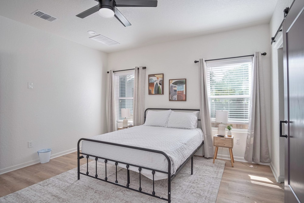 Enjoy 4br/3ba Comfort & Convenience Near Downtown!