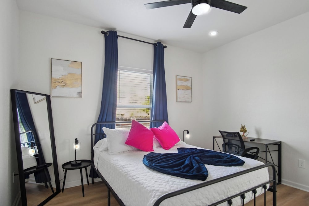 Peaceful Stays With Easy Access to Downtown