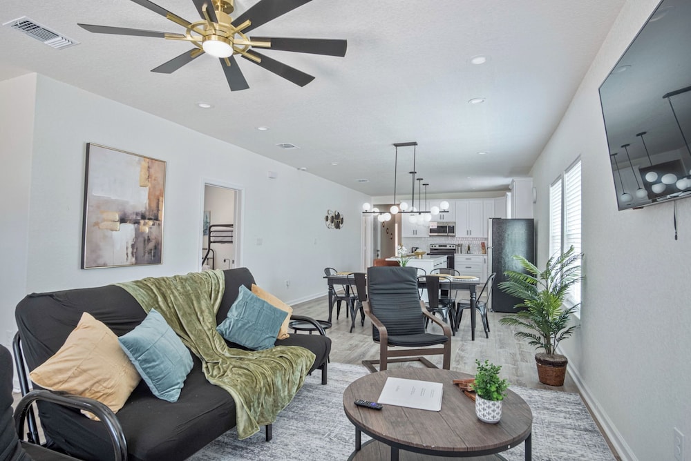 Generous 5br/3ba Haven Close to Alamo & Riverwalk!