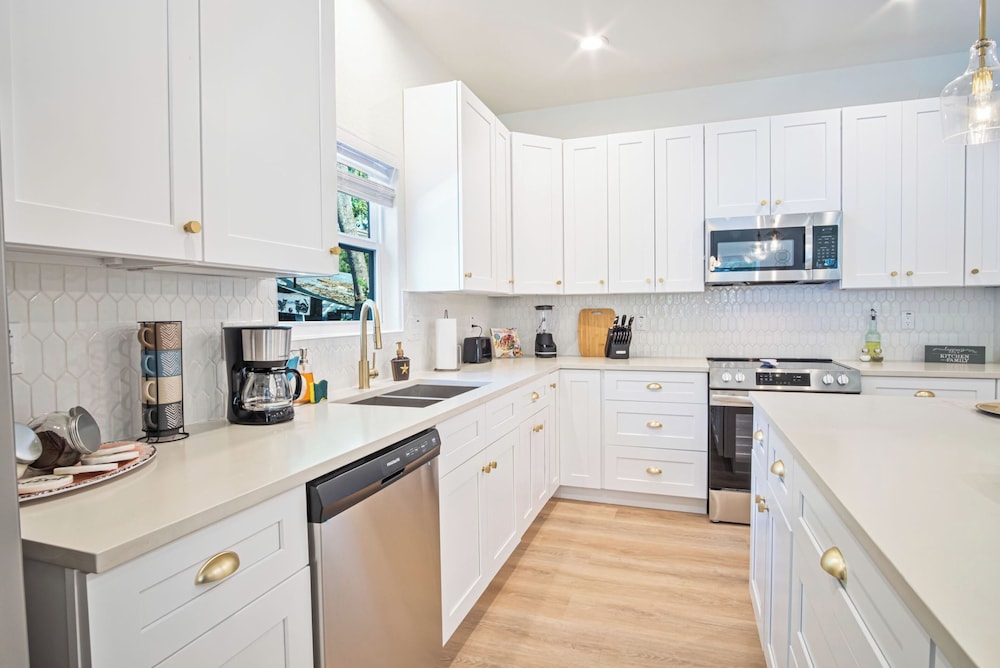 Urban Delight 4br/3ba Near City Center