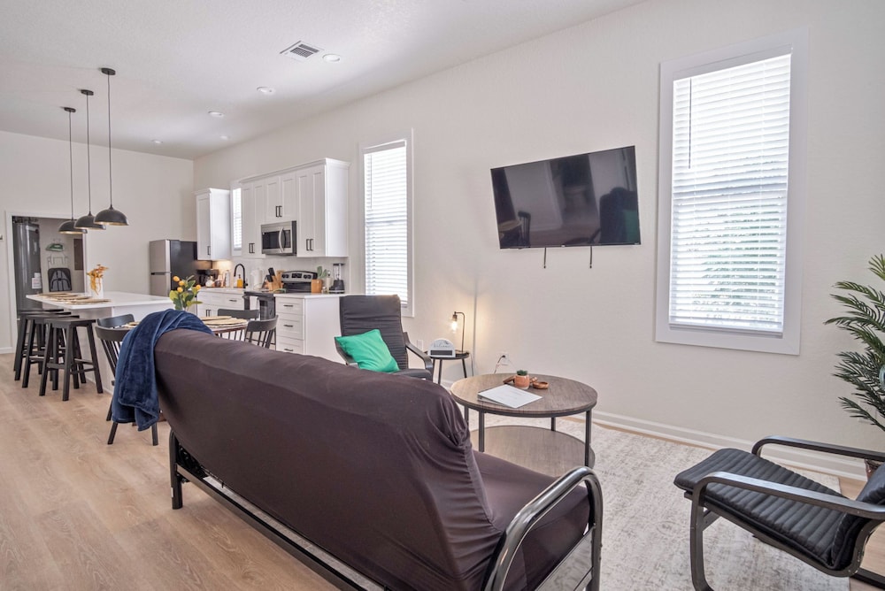 Walk to Riverwalk 3BR 2BA Gem Near Fun Downtown