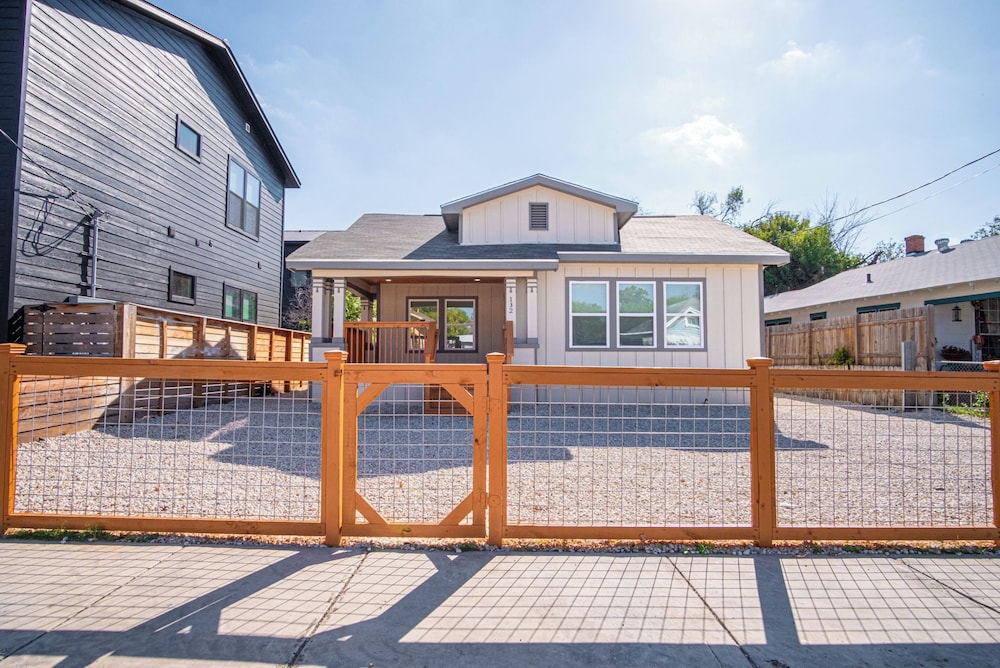 Perfect Spot to Relax 4br/3ba Near Dtown Hemisfair
