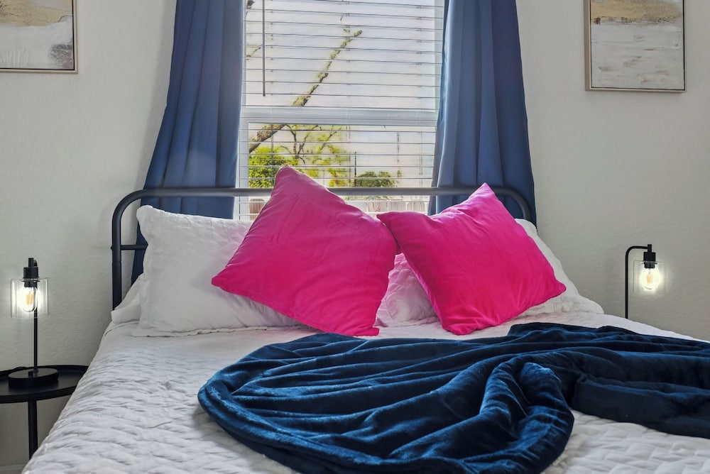 Peaceful Stays With Easy Access to Downtown
