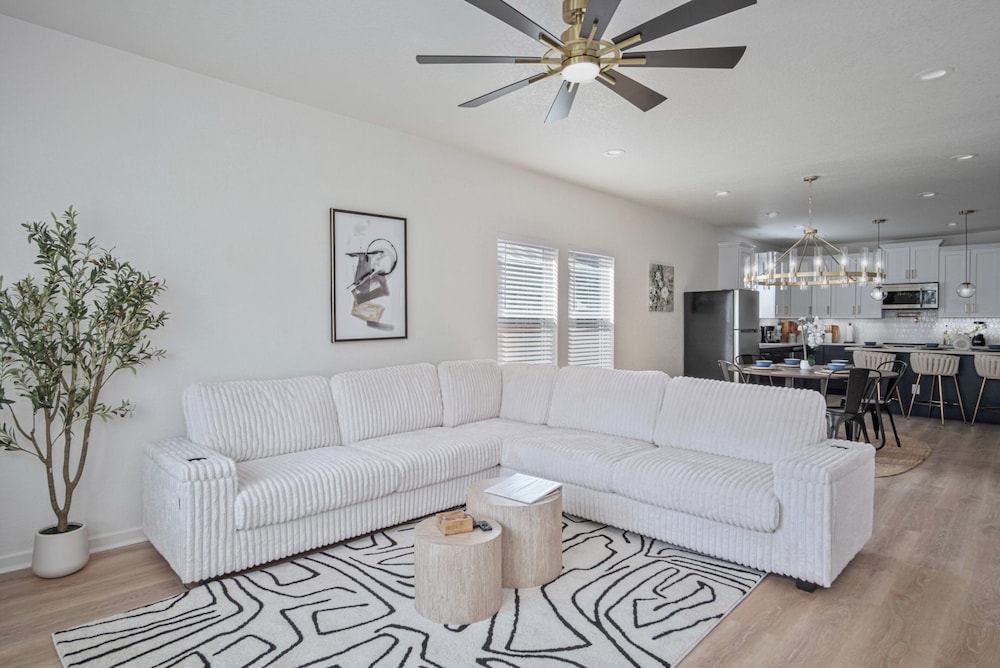 Enjoy 4br/3ba Comfort & Convenience Near Downtown!