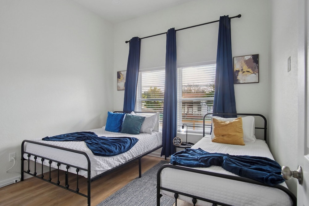 Peaceful Stays With Easy Access to Downtown