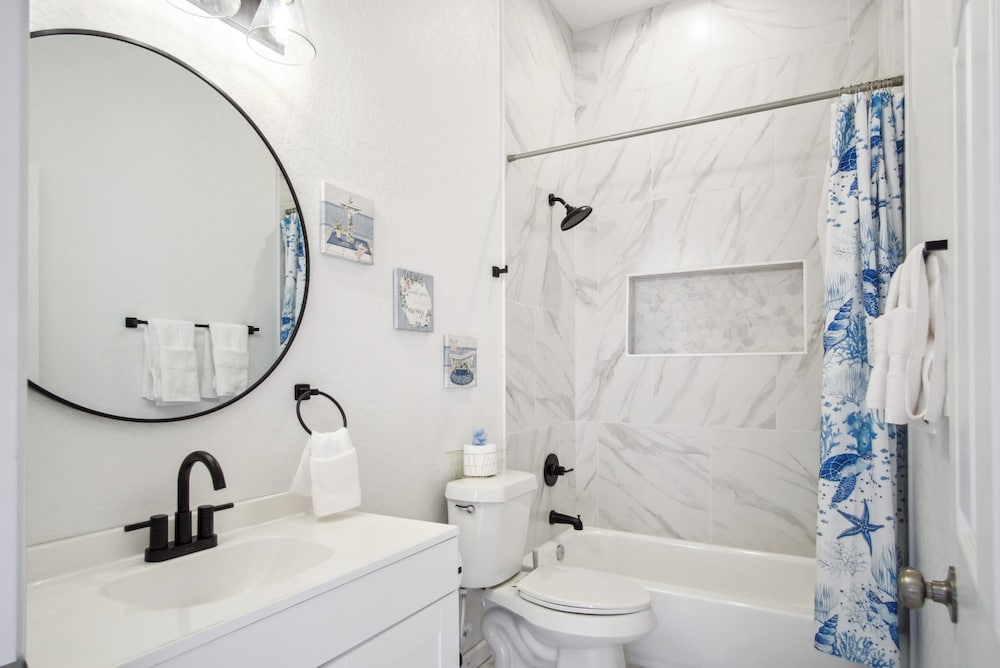Sleek 4br/3ba Urban Living w/ Downtown Views!