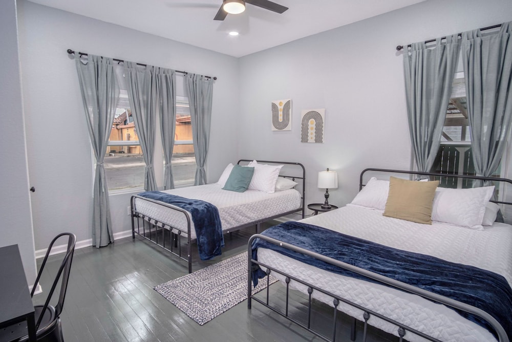 Captivating 4BR 2BA Home Near Awesome Downtown view 5