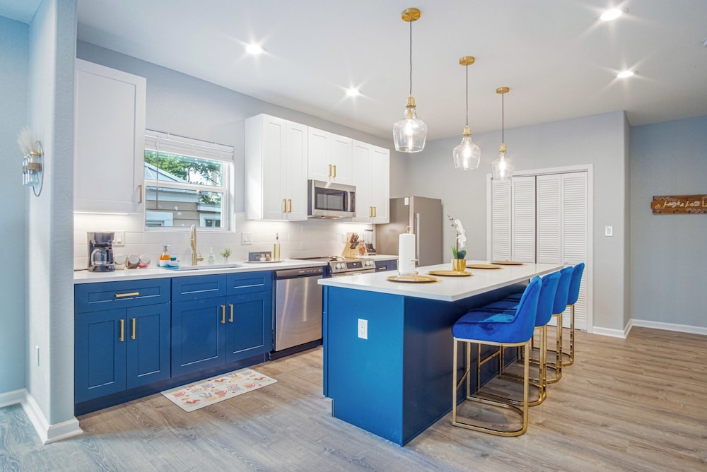 Lovely & Charming 4br/2.5ba Near Downtown's Prime