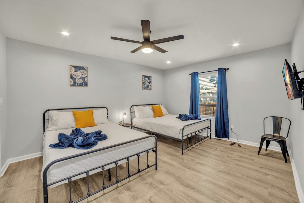 Spacious & Homey 4br/3ba W/amenities Near Downtown view 4