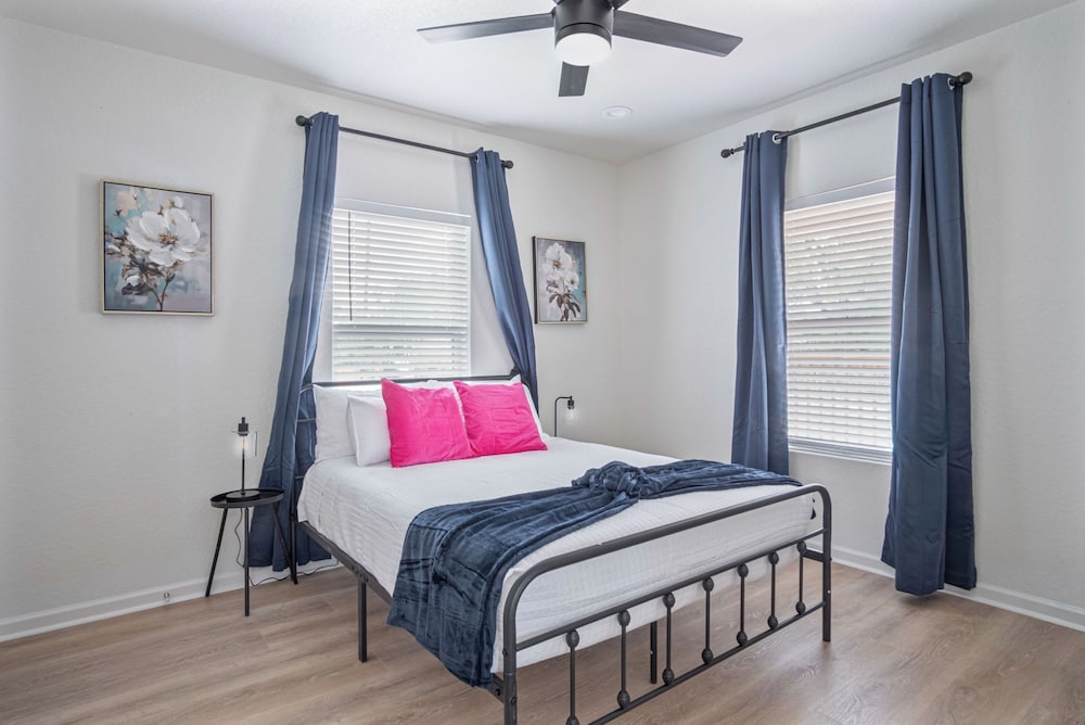 Comfy and Happy Stays Near Riverwalk and Downtown!