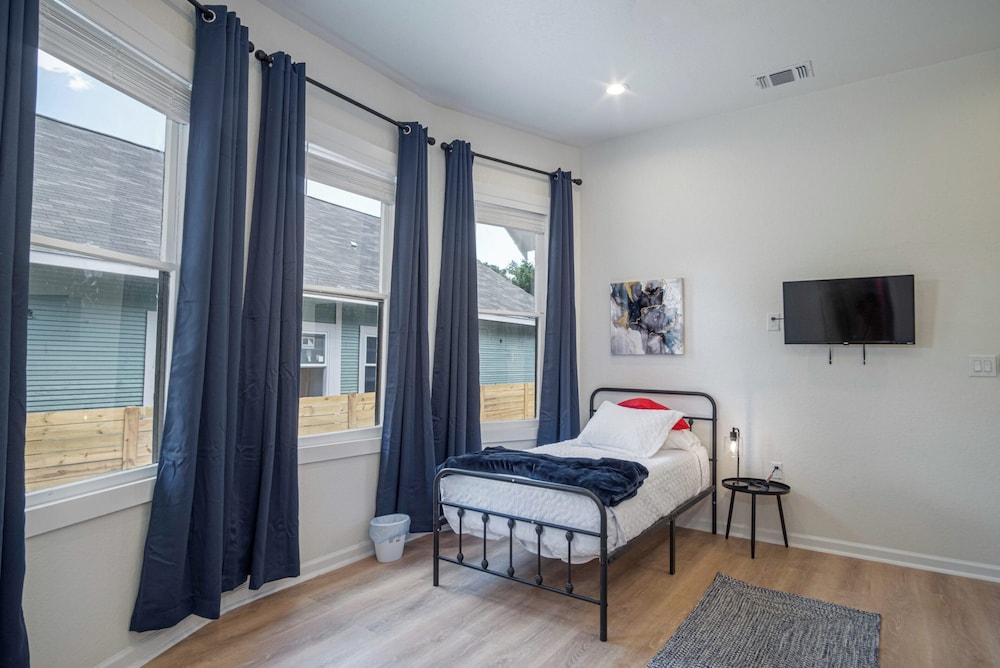 3br/3ba Urban Escape Just Minutes From Downtown!