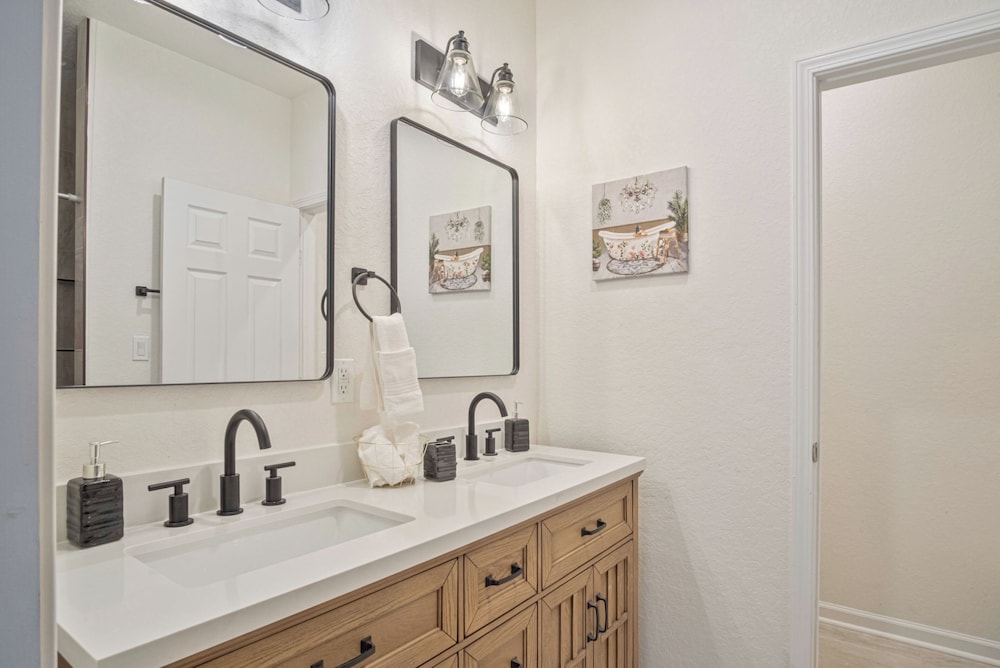 Generous 5br/3ba Haven Close to Alamo & Riverwalk!