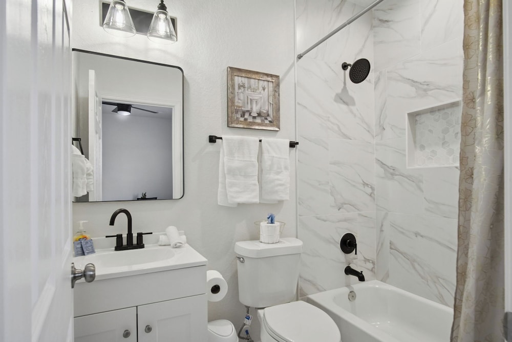 Peaceful Stays With Easy Access to Downtown