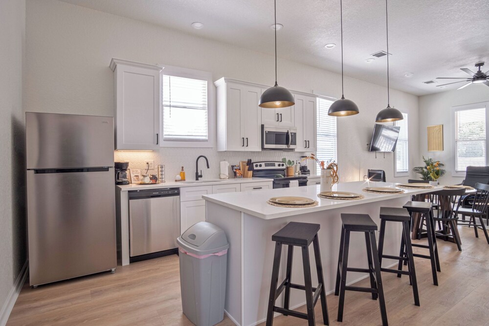 Walk to Riverwalk 3BR 2BA Gem Near Fun Downtown