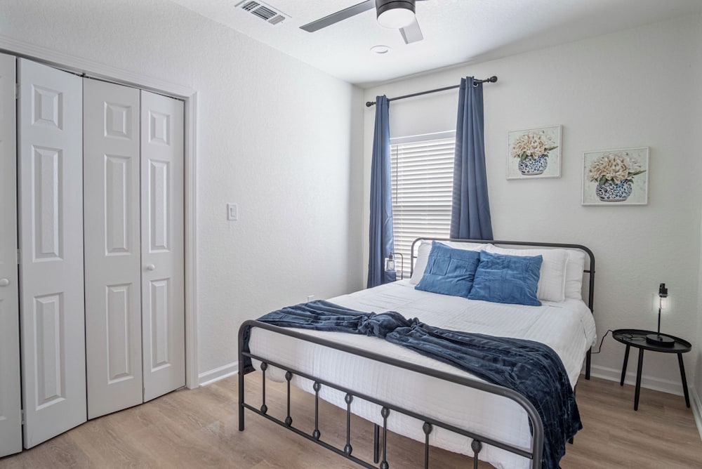 Comfy and Happy Stays Near Riverwalk and Downtown!