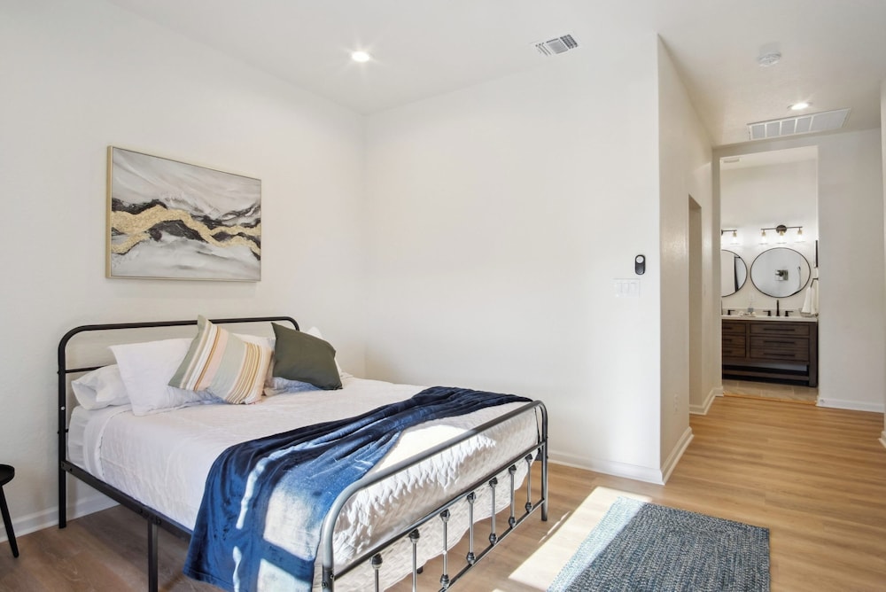 Blissful 5br/3ba Haven Near Riverwalk & Downtown!
