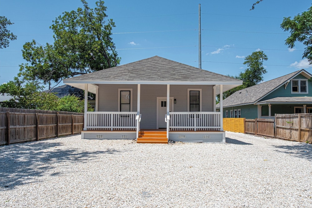 Walk to Riverwalk 3BR 2BA Gem Near Fun Downtown