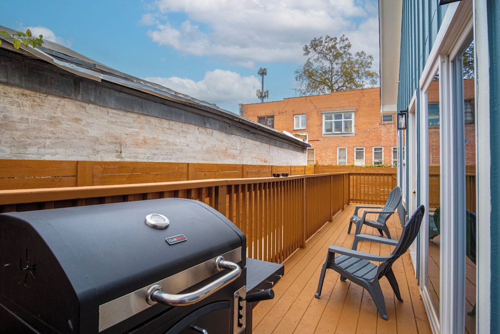 5BR 3BA Minutes From the Action With Skyline Views