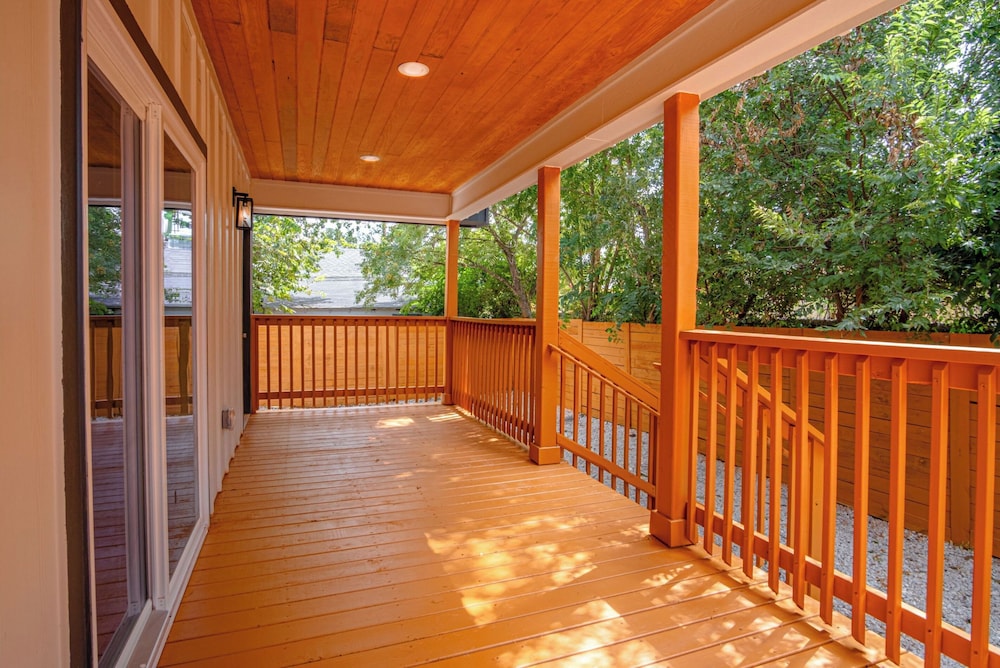Comfy and Happy Stays Near Riverwalk and Downtown!