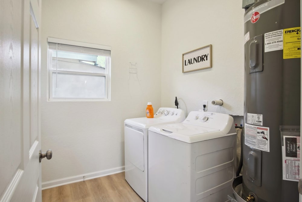 Blissful 5br/3ba Haven Near Riverwalk & Downtown!