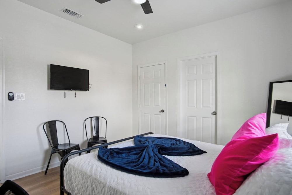 Peaceful Stays With Easy Access to Downtown