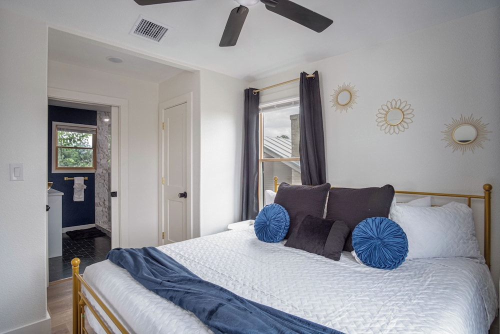 Stylish Stay With Unforgettable Downtown Views