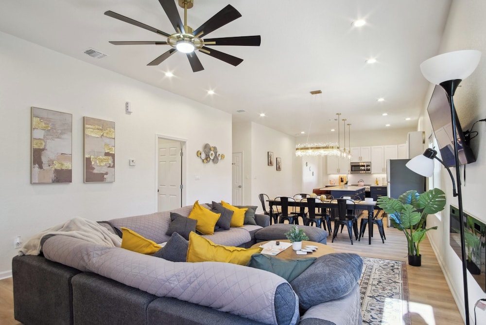 Blissful 5br/3ba Haven Near Riverwalk & Downtown!