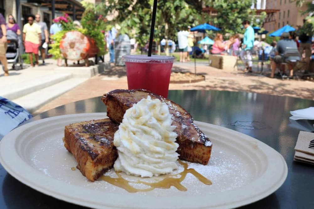 BIG Studio Near Downtown With All Amenities - Image 3