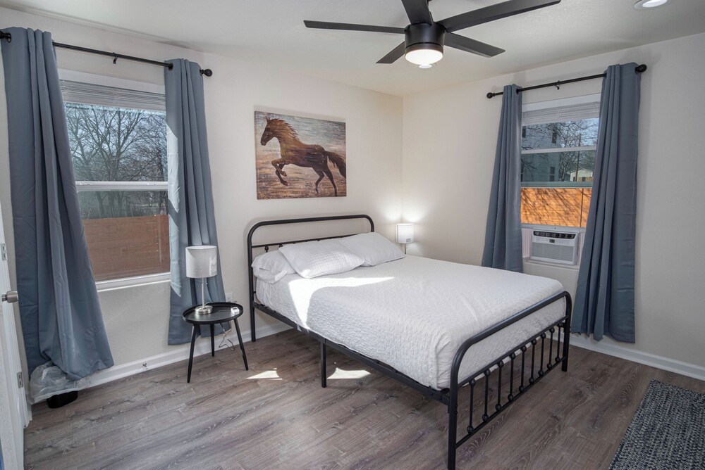 Adorable 2BR Guesthouse Close to Riverwalk and DT view 5