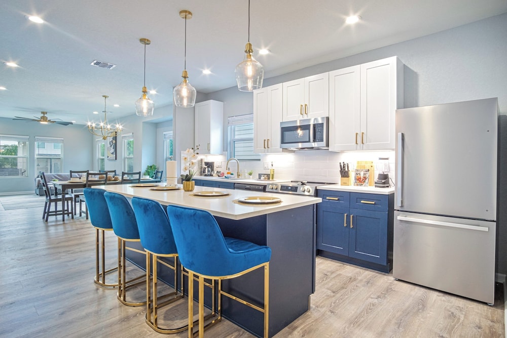 Lovely & Charming 4br/2.5ba Near Downtown's Prime