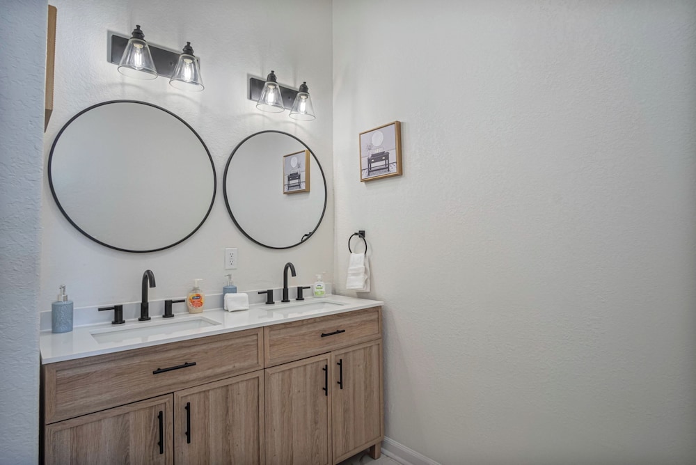 Create Memories 4br/3ba Near Riverwalk & Downtown!