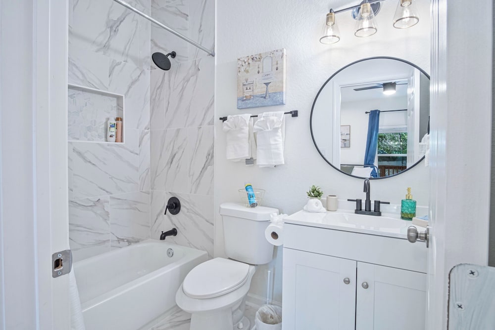 Urban Delight 4br/3ba Near City Center