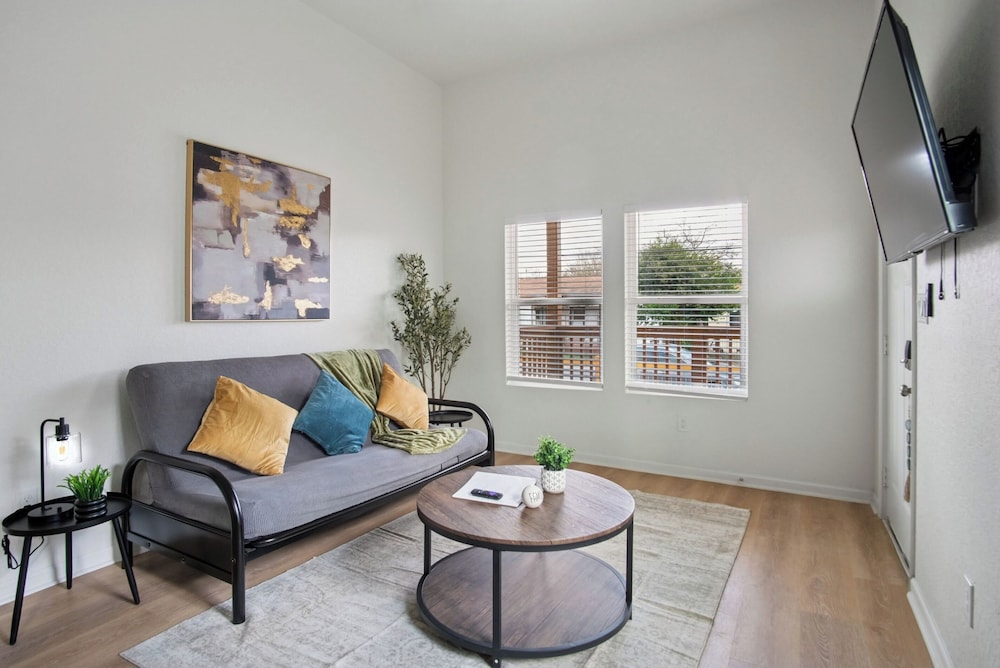 Peaceful Stays With Easy Access to Downtown
