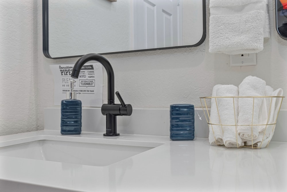 Comfy and Happy Stays Near Riverwalk and Downtown!