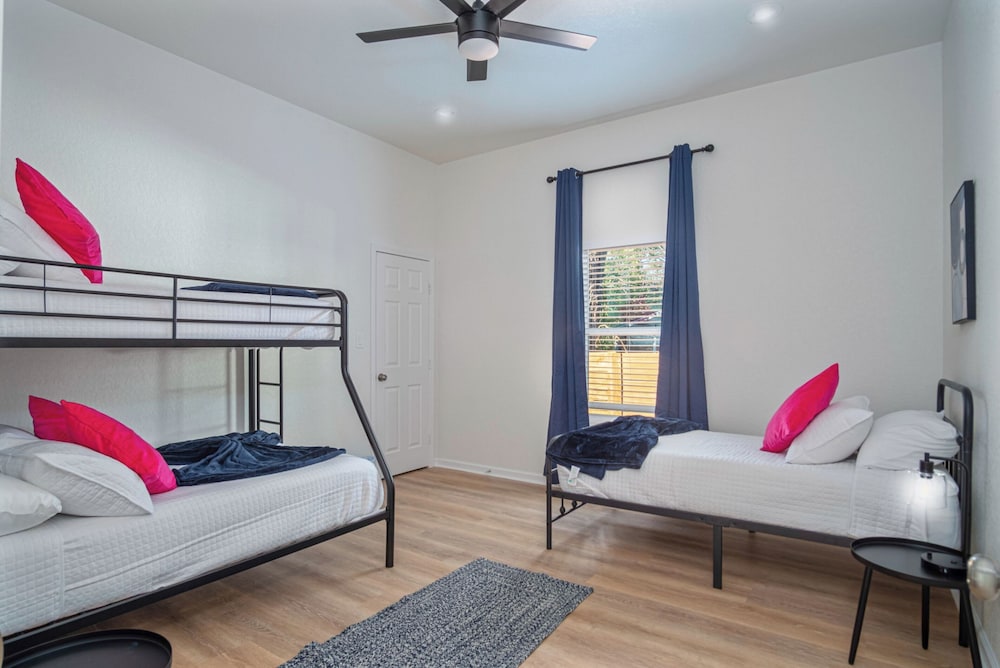 Pristine 3 BR/ 2BA Abode Close to Lovely Downtown!