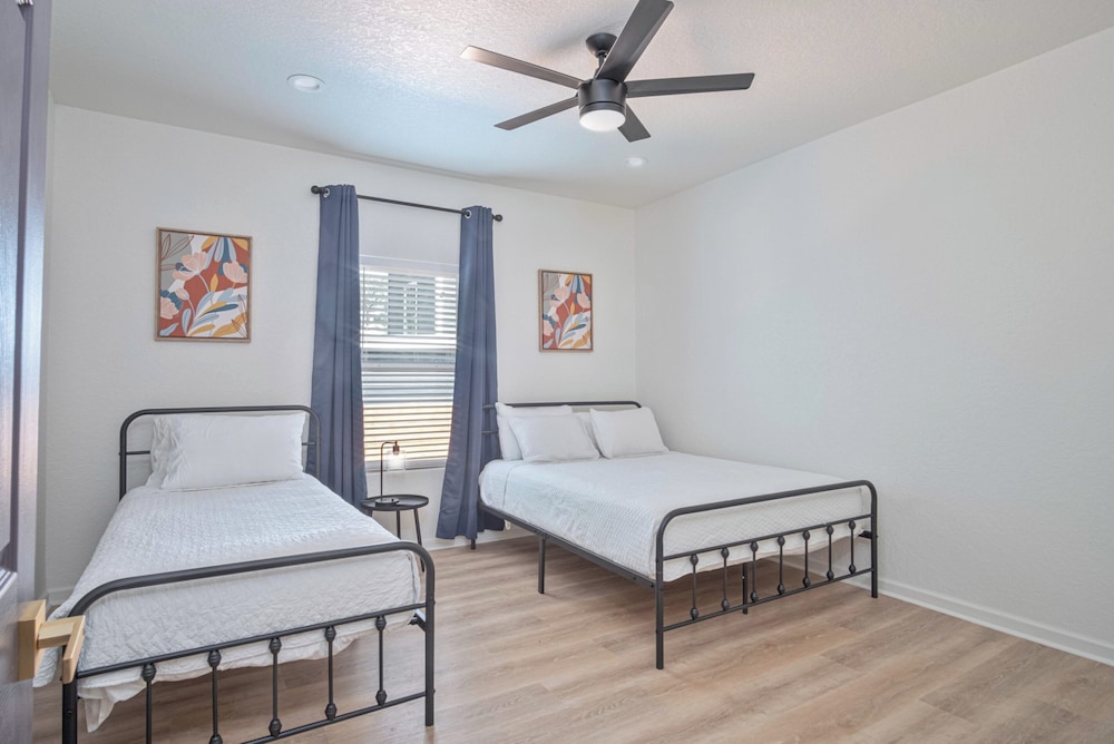 Enjoy 4br/3ba Comfort & Convenience Near Downtown!