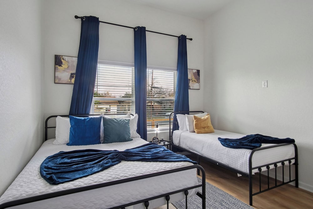 Peaceful Stays With Easy Access to Downtown