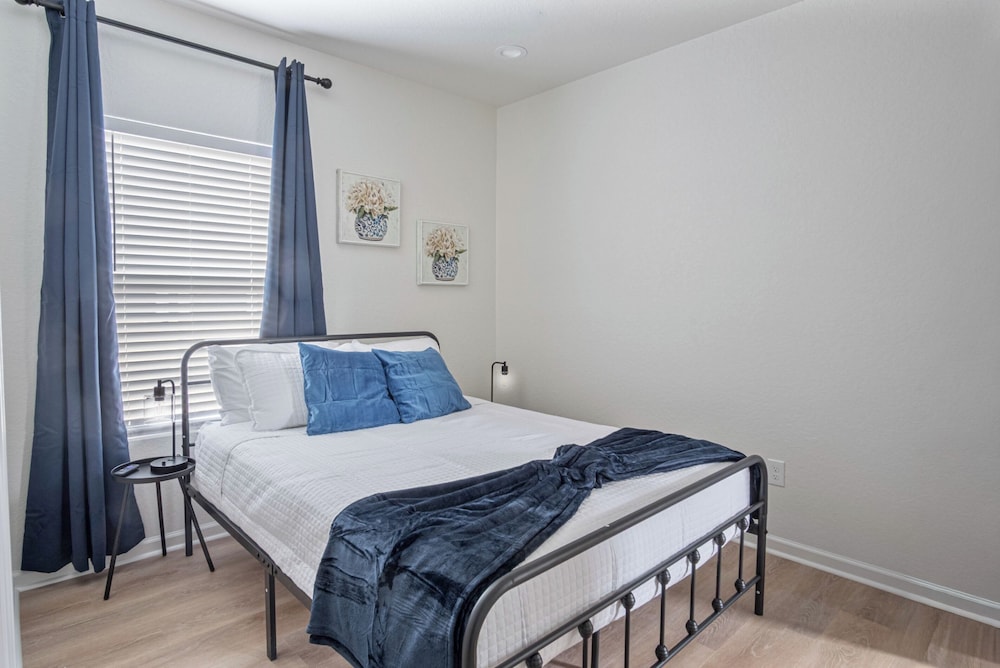 Comfy and Happy Stays Near Riverwalk and Downtown!