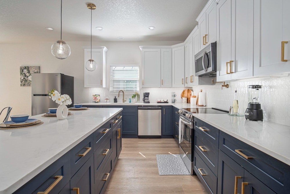 Enjoy 4br/3ba Comfort & Convenience Near Downtown!