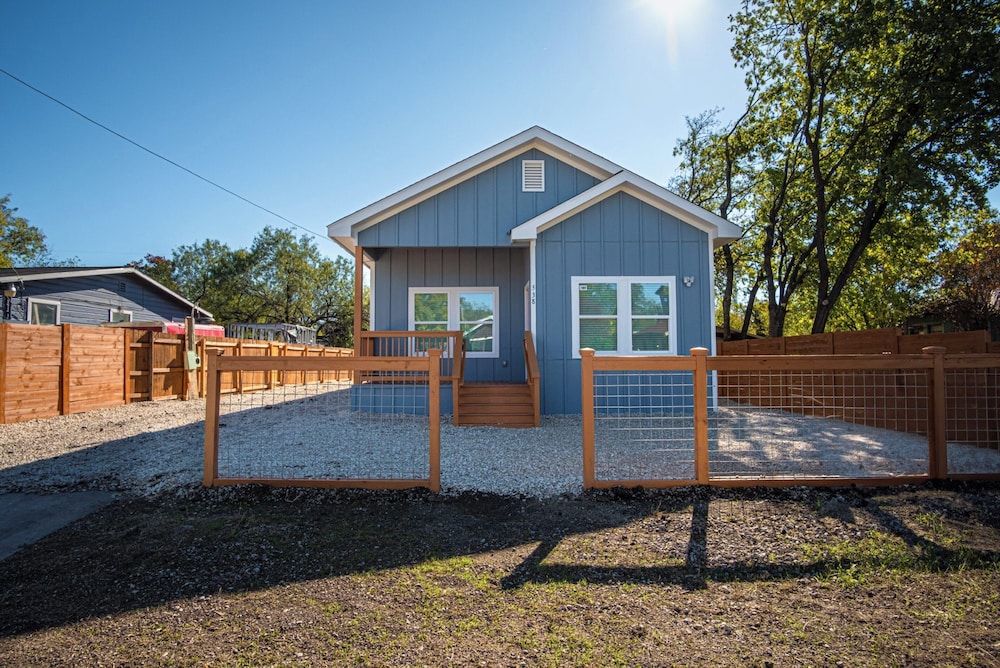 Stylish 3br/2ba Urban Retreat Near Lively Downtown