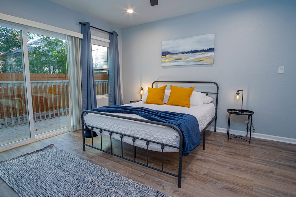 Escape to 4br/3ba Brand New Downtown Home view 2