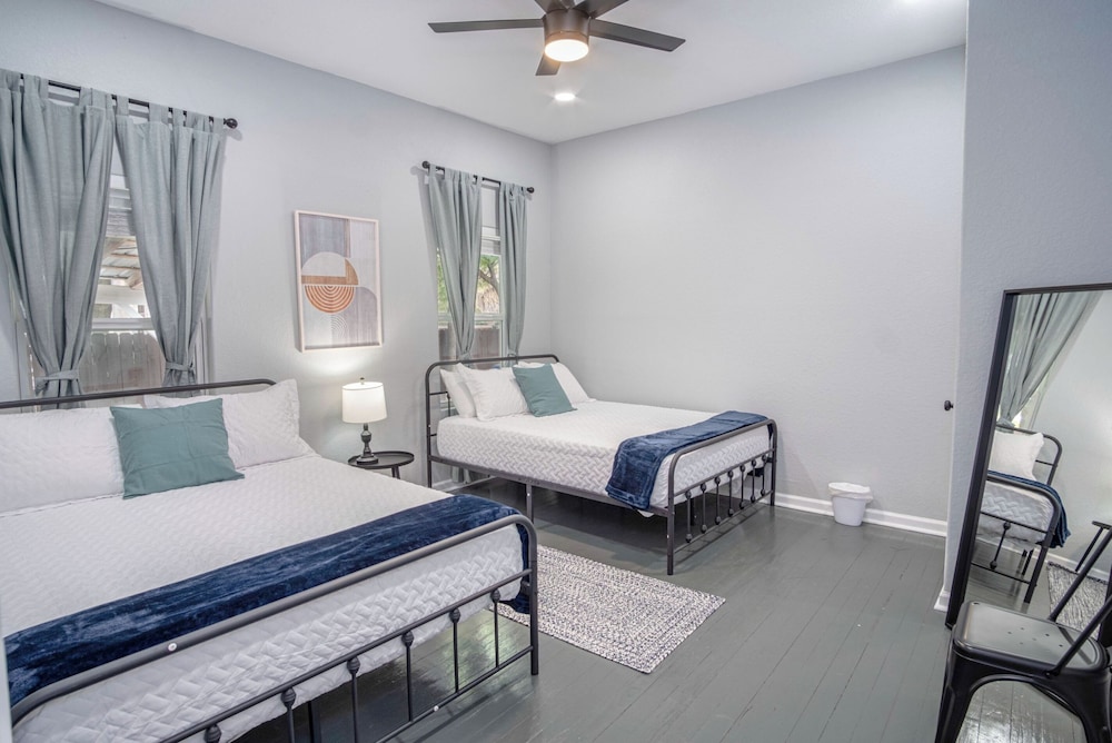 Captivating 4BR 2BA Home Near Awesome Downtown view 2