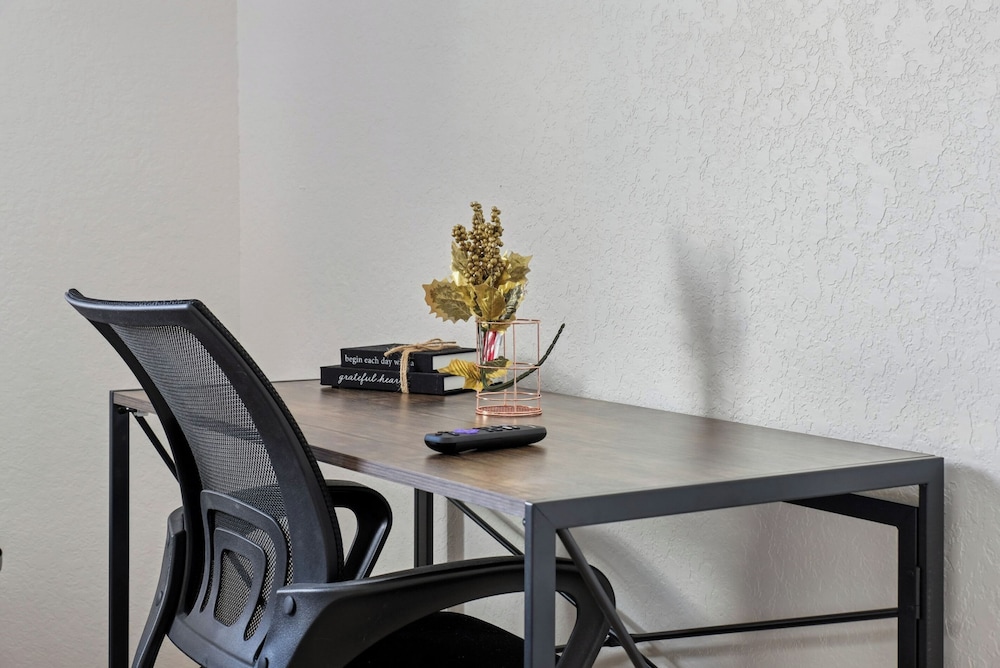 Peaceful Stays With Easy Access to Downtown