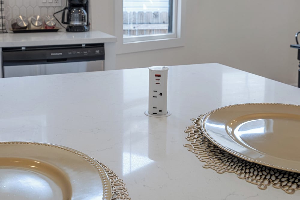 3BR 3BA Urban Escape Just Minutes From Downtown