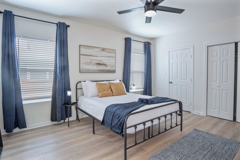 Comfy and Happy Stays Near Riverwalk and Downtown!